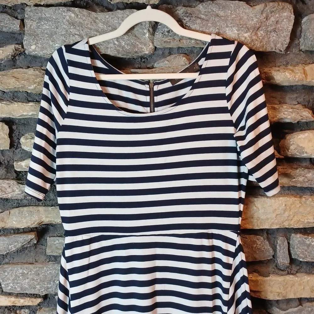 The Limited stripes midi dress sz medium - Picture 3 of 8